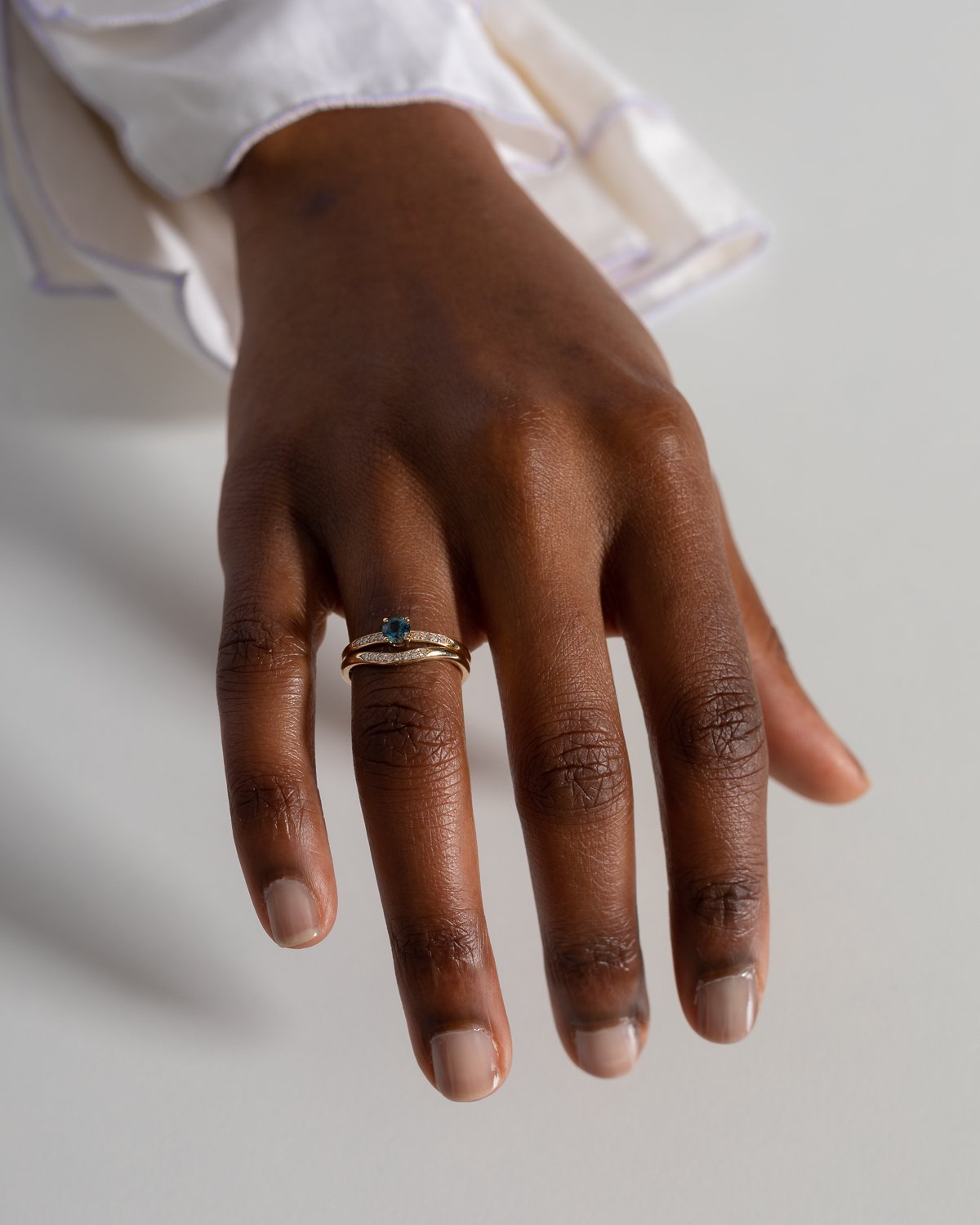 Stratura Wave Wedding Ring in 14k Yellow Gold with Ethical Birthstones