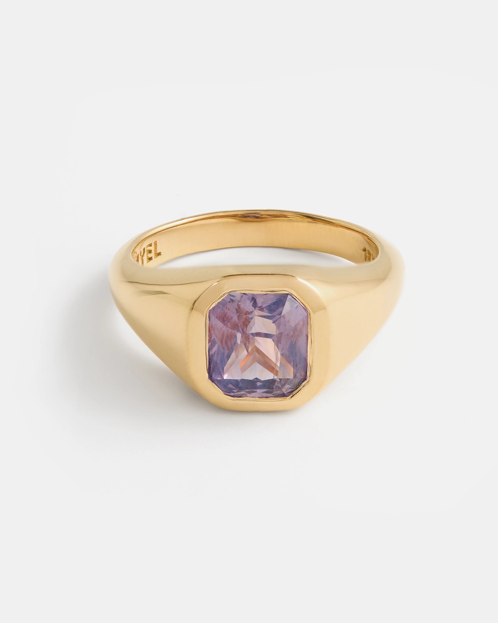 Bague Chevalière en Or Jaune 18K avec Saphir mauve Ceylon