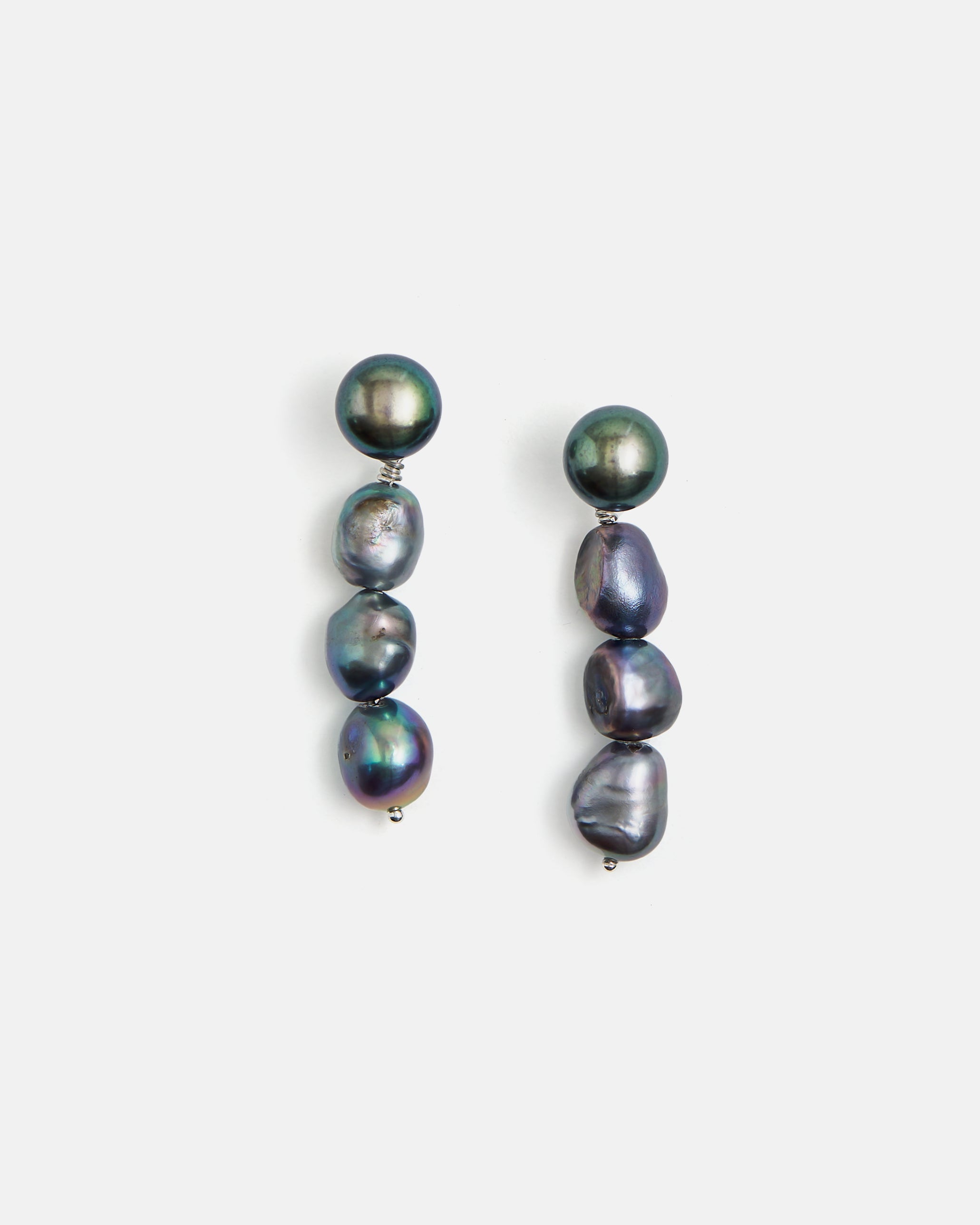 Boucles d'Oreilles Neptune avec Perles d'Eau Douce Irisées en Or blanc