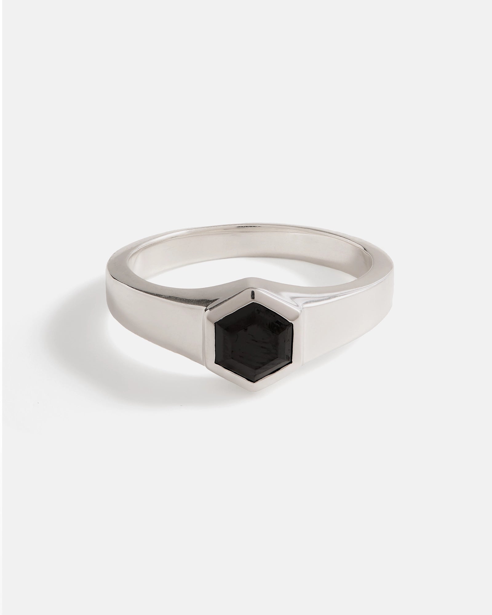 Bague Signet Hexagonal en Argent avec Spinelle Noire