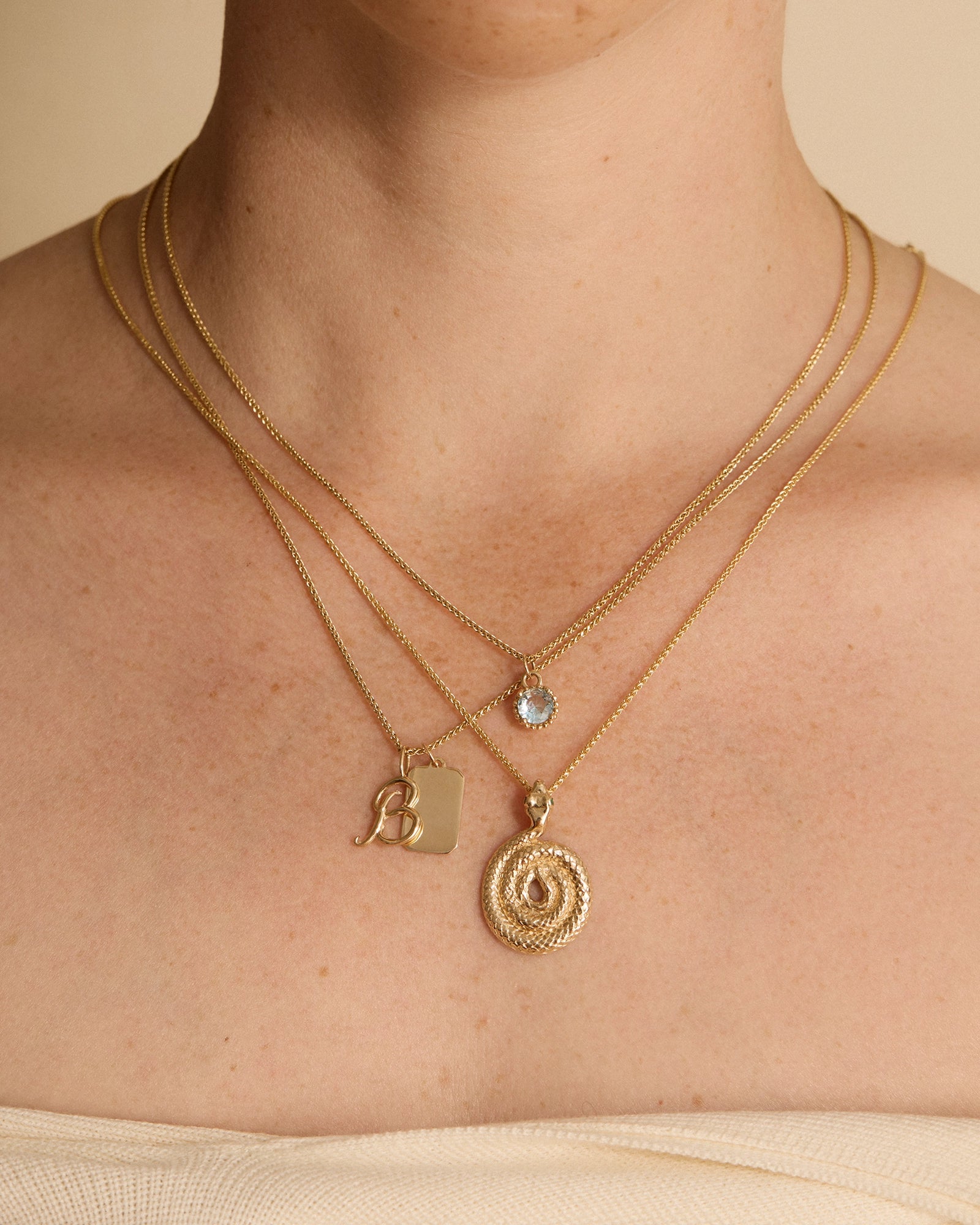 Pendentif Rond Galatée en Or Jaune 14k avec Aiguemarine Moyo de Tanzanie