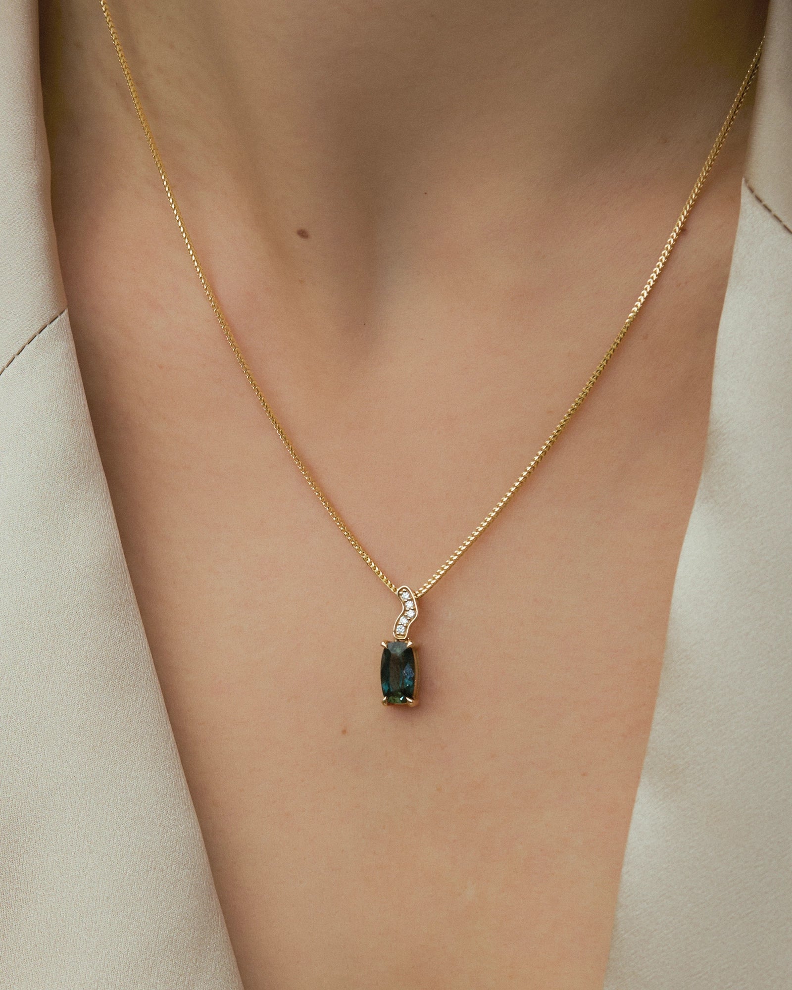 Australian Sapphire Pendant in Fairmined 14K Yellow Gold embellished with lab-grown diamonds