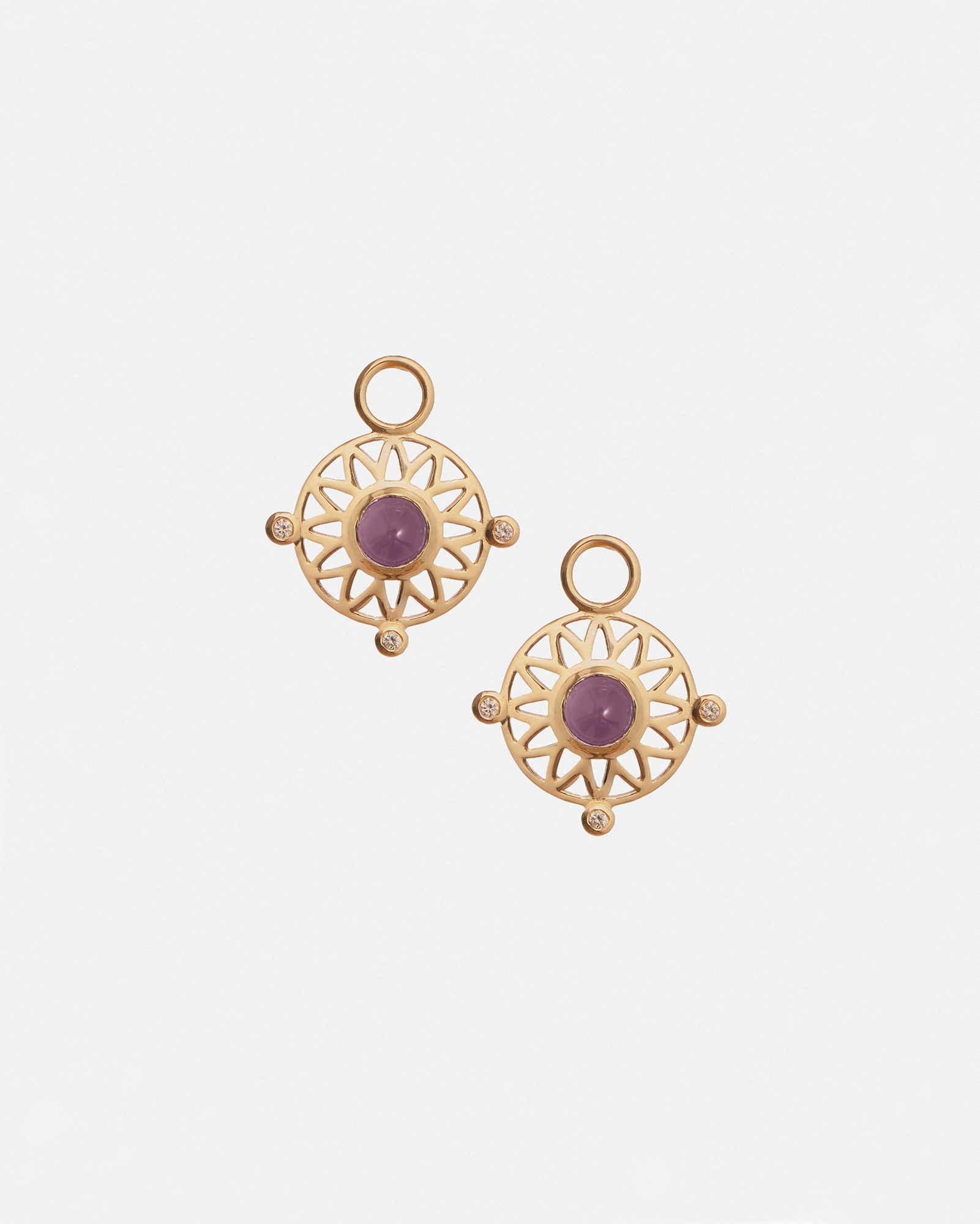 Boucles D'Oreilles Talisman en Or Jaune 14k avec Calcédoine Mauve et Diamants de Laboratoire
