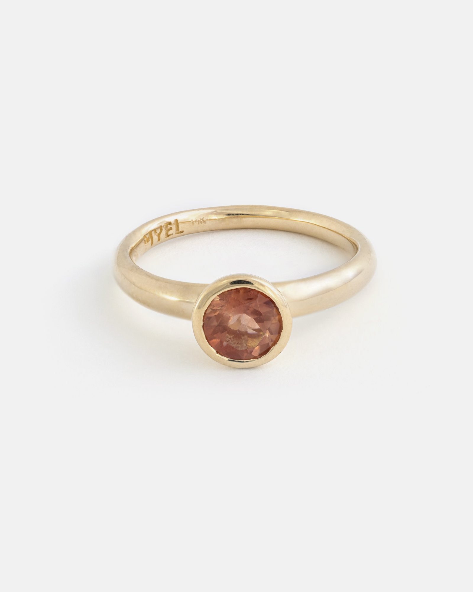 Round Vara Ring in Fairmined Gold with Oregon Sunstone