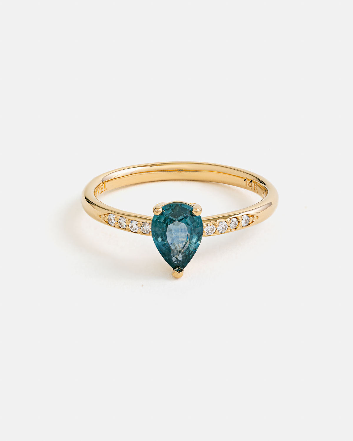Pira Ring with Australian Sapphire and lab-grown Diamond and Classic Open Band