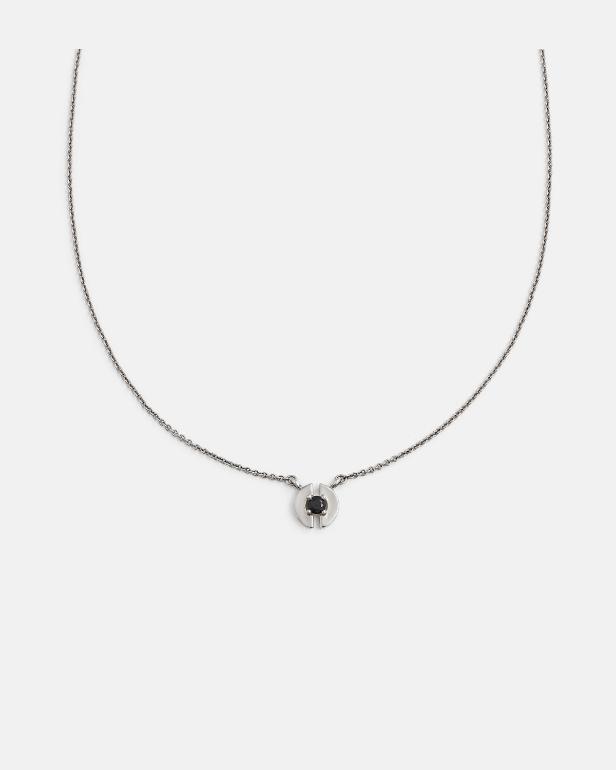 Stein Necklace in Silver with Black Spinel