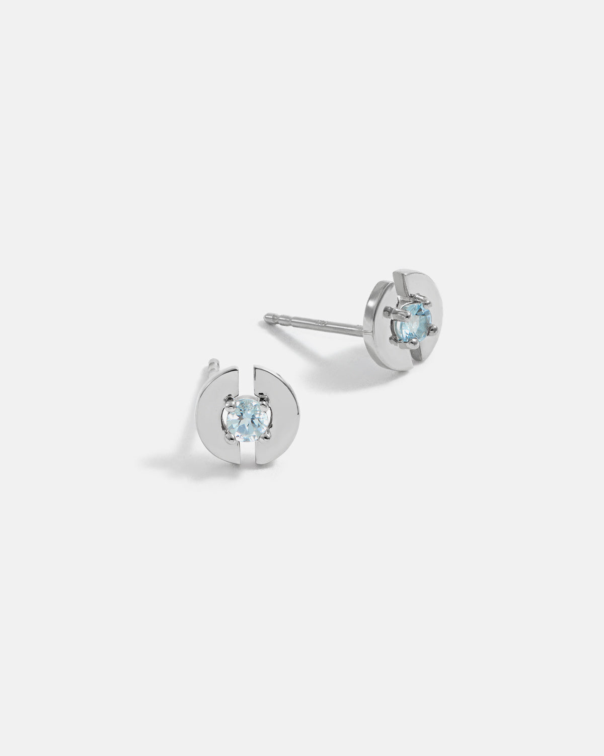 Stein Stud Earrings in Silver with Aquamarine