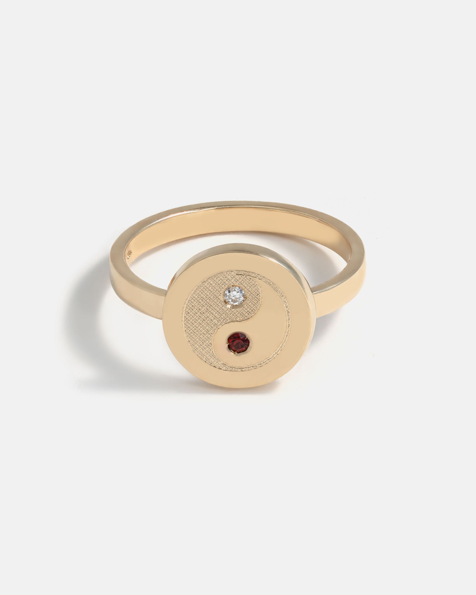 Yin & Yang Ring in Yellow Gold with lab grown Diamond and Anthill Garnet